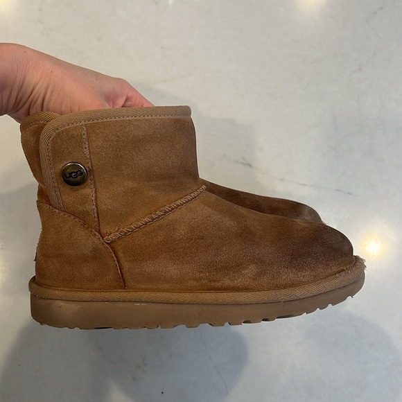 COPY - Ugg Jona boots, size 8 little kid. - Picture 6 of 6